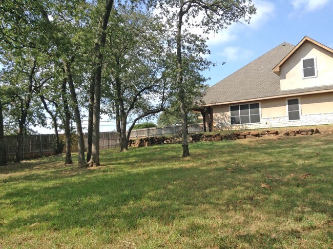 Building Photo - Great 3 Bdrm 2 Bath Home for Lease in Dent...