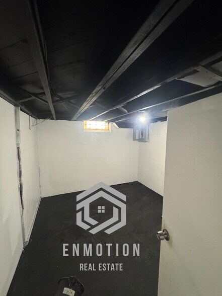 Building Photo - 18948 Winthrop St