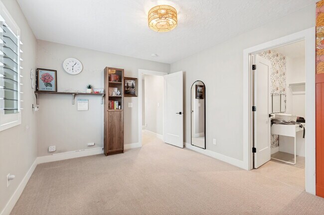 Building Photo - Upscale Home Available in Herriman