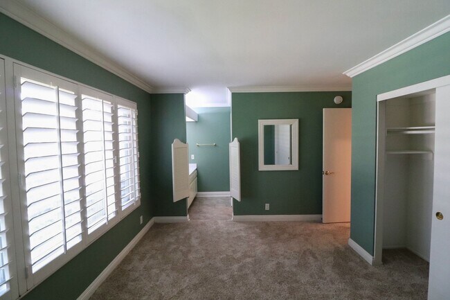 Building Photo - 1050 Pacifica Dr