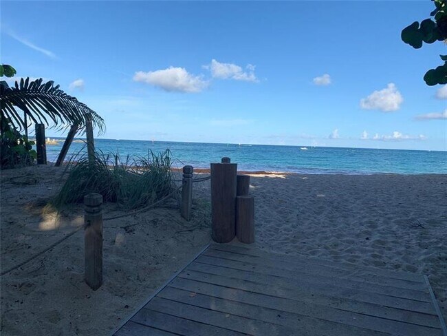 Building Photo - 2600 N Riverside Dr