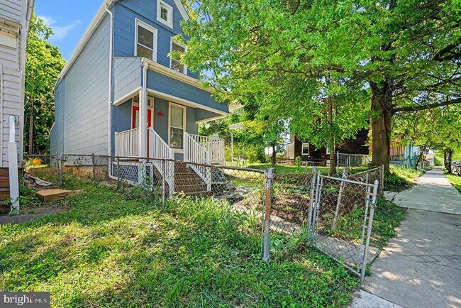 Building Photo - 3033 Barclay St