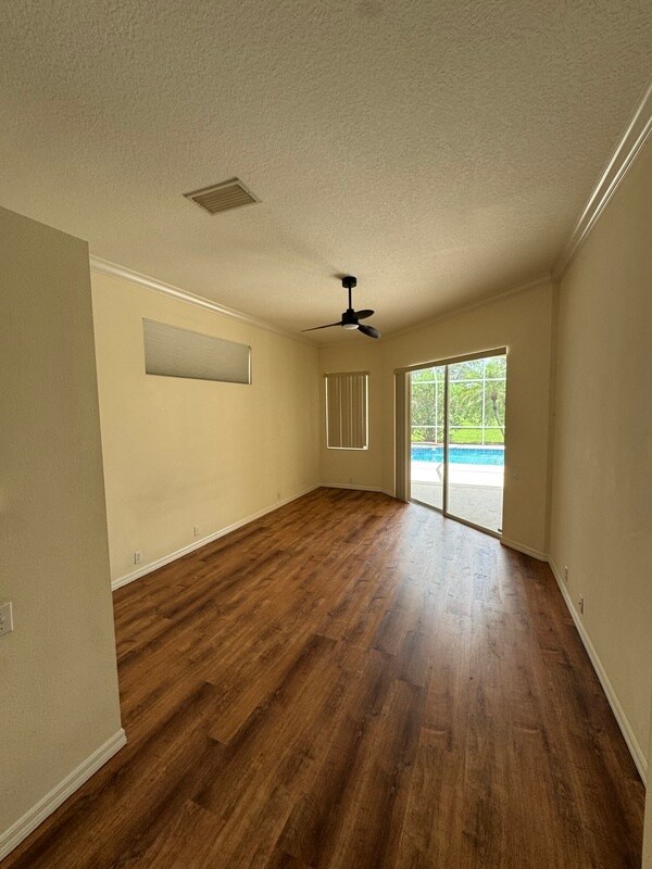 Building Photo - 10084 Cherry Hills Ave Cir