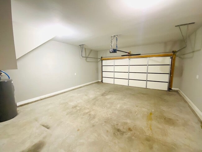 Building Photo - 1194 Eagle's Bluff Dr