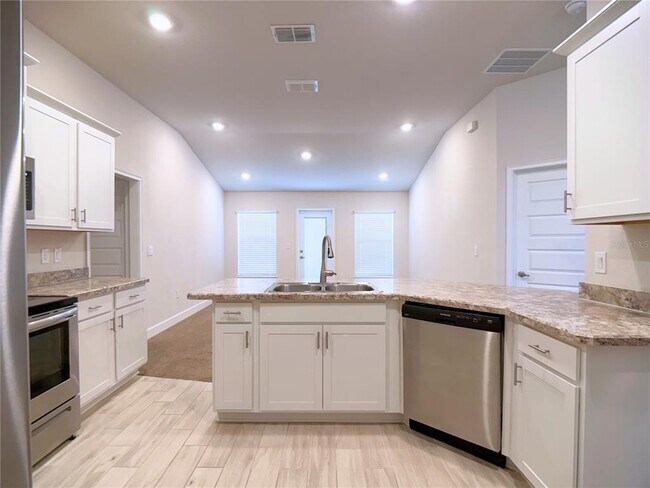 Building Photo - 4549 SE 25th Loop