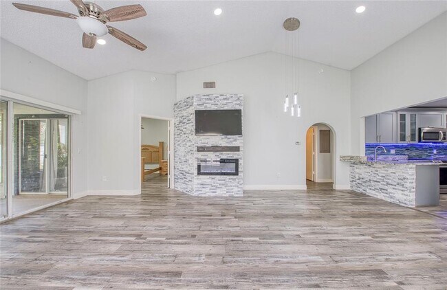 Building Photo - 2390 Bentley Dr