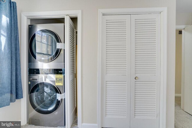 Building Photo - 5902 Surrey Hill Pl