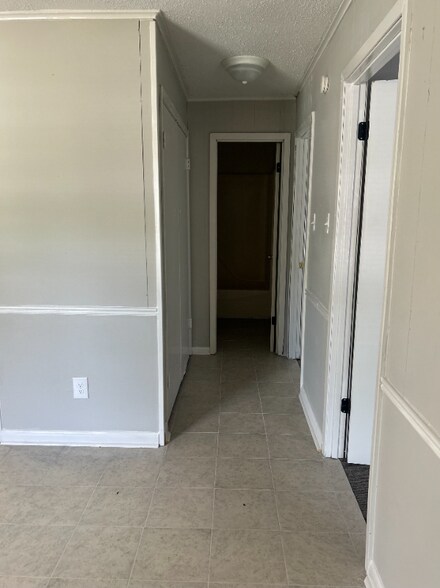 Building Photo - 1701 Goodwin Rd