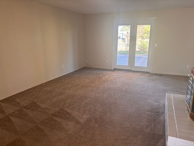 Building Photo - Spacious 4 bedroom 2 bath Home in North Al...