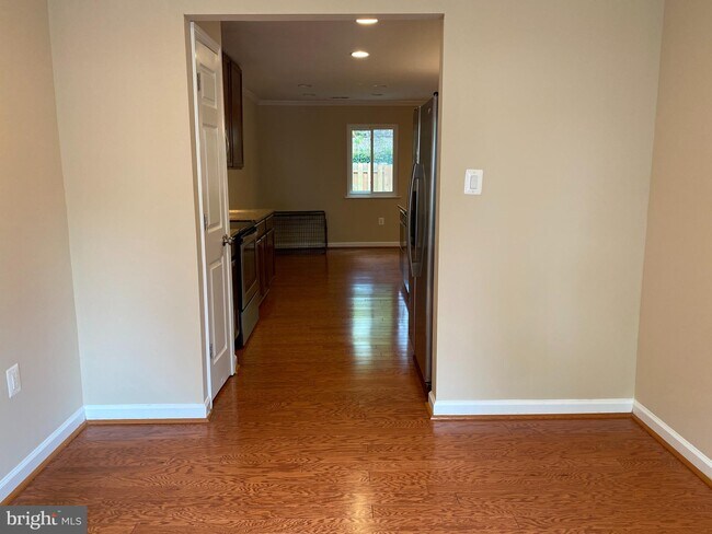 Building Photo - 7621 Swan Terrace