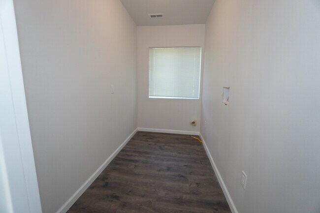 Building Photo - 5801 Juniper Ave