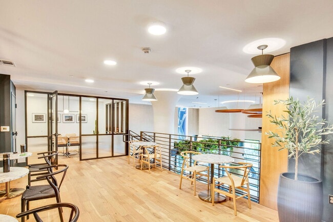 Building Photo - 1701 Simond Ave Ave