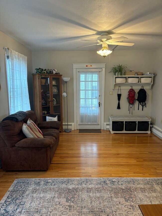 Building Photo - Lovely Single Family Home in Emmaus