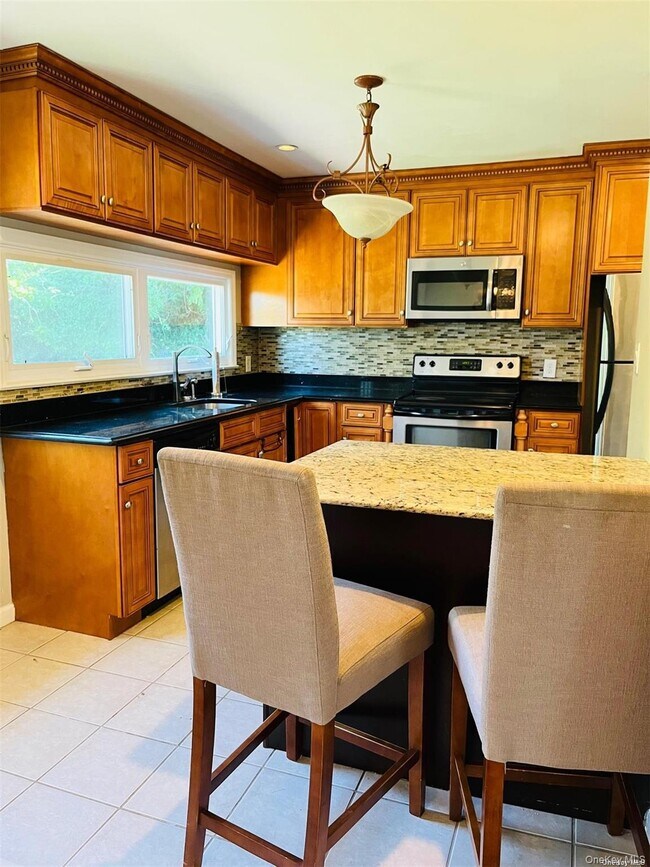 Building Photo - 40 Willets Dr