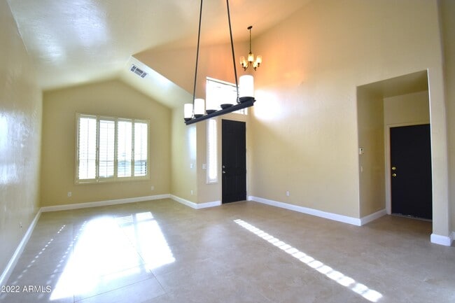 Building Photo - 768 E Irma Ln