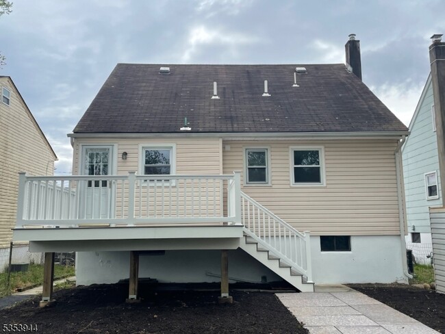 Building Photo - 54 Pawnee Ave