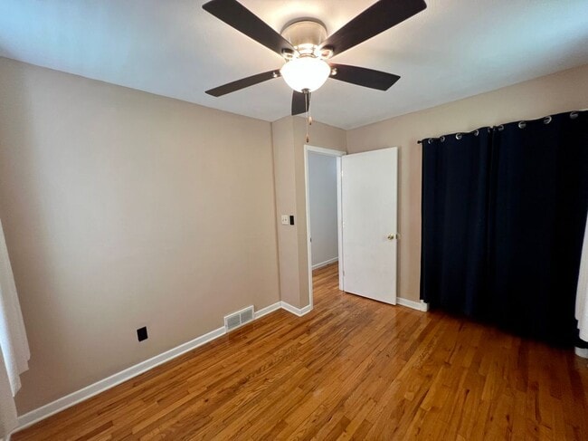 Building Photo - 427 Mosley Dr