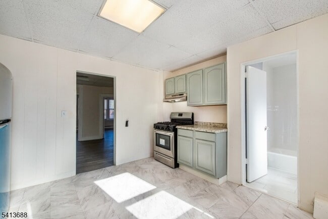 Building Photo - 226 Franklin Ave