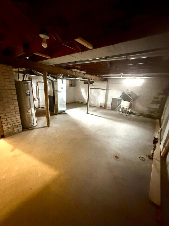 Building Photo - Fully Renovated 3-Bedroom Home in Flint!