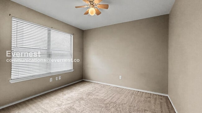 Building Photo - 3 Bed, 2 Bath Home with Garage / Pet-Friendly / Available Now!