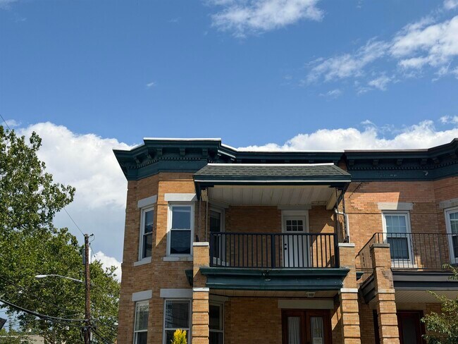 Building Photo - 32 Concord St