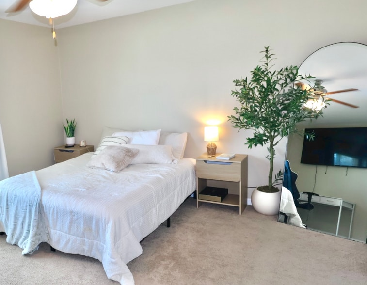 Building Photo - 83 Rhett Ln