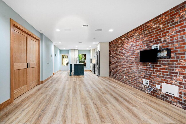Building Photo - 289 Cape Cod Cir