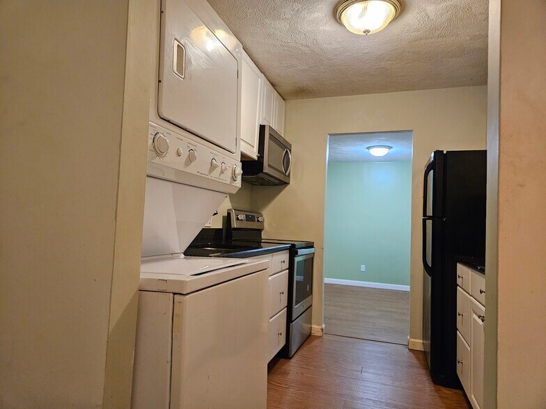 Building Photo - 310 Brook Village Rd