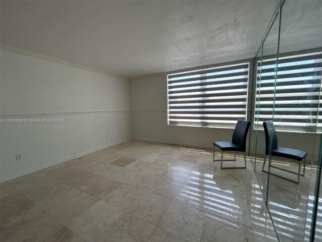 Building Photo - 2899 Collins Ave