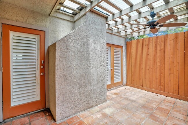 Building Photo - 3611 Las Colinas Dr