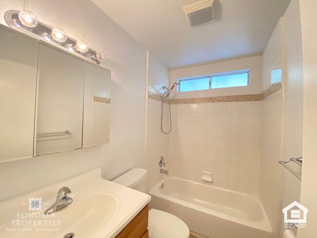 Building Photo - PRICE REDUCTION! 2BD/1BA Duplex In Downtown Sonoma!