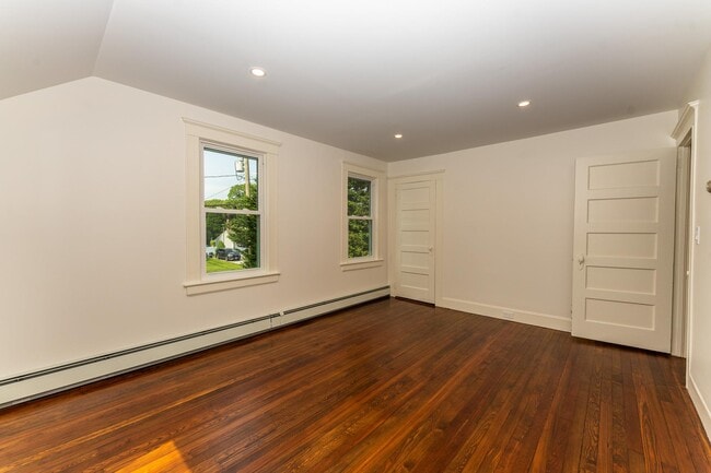 Building Photo - 48 Grove St