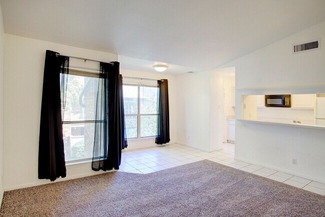 Building Photo - Now Available! Gated 2BR/2BA Condo in N Arlington!