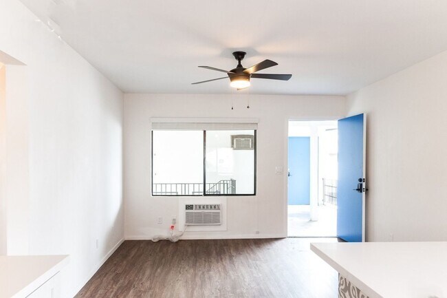 Building Photo - 255 S Ave 55