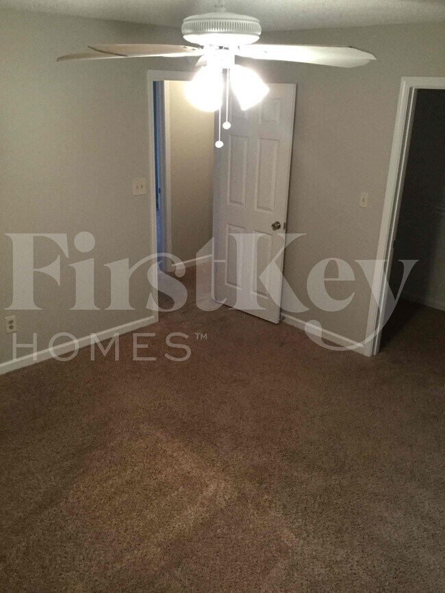 Building Photo - 1775 Independence Dr