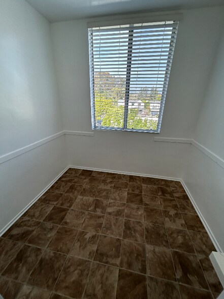 Building Photo - 12221 San Vicente Blvd