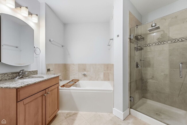 Building Photo - 420 E Waterside Dr