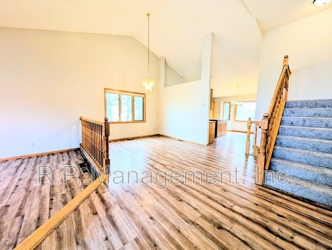Building Photo - 9200 Parkside Dr
