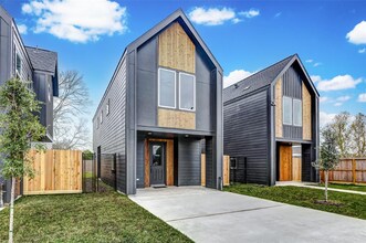 Building Photo - 8006 Sunbury St