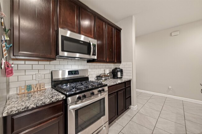 Building Photo - 18306 Pelham Holw Trl