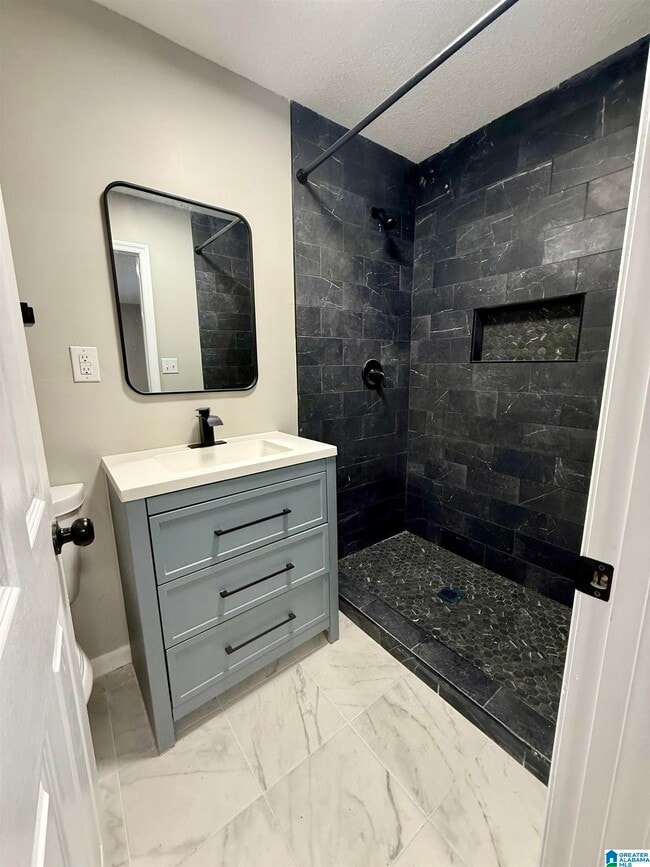 Building Photo - 205 Lake Dr Cir NE