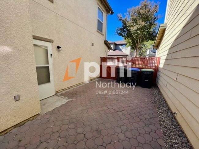 Building Photo - 3200 Puffin Cir