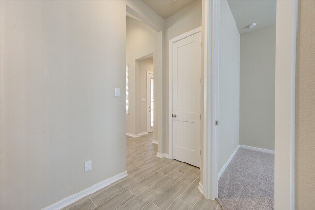 Building Photo - 4203 Maple Glen Dr