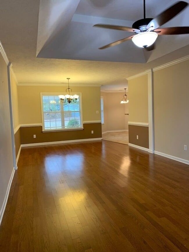 Building Photo - 3 Bedroom, 2 Bath House in Harlem