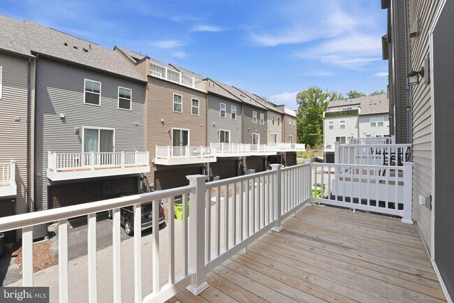 Building Photo - 6066 Beake St