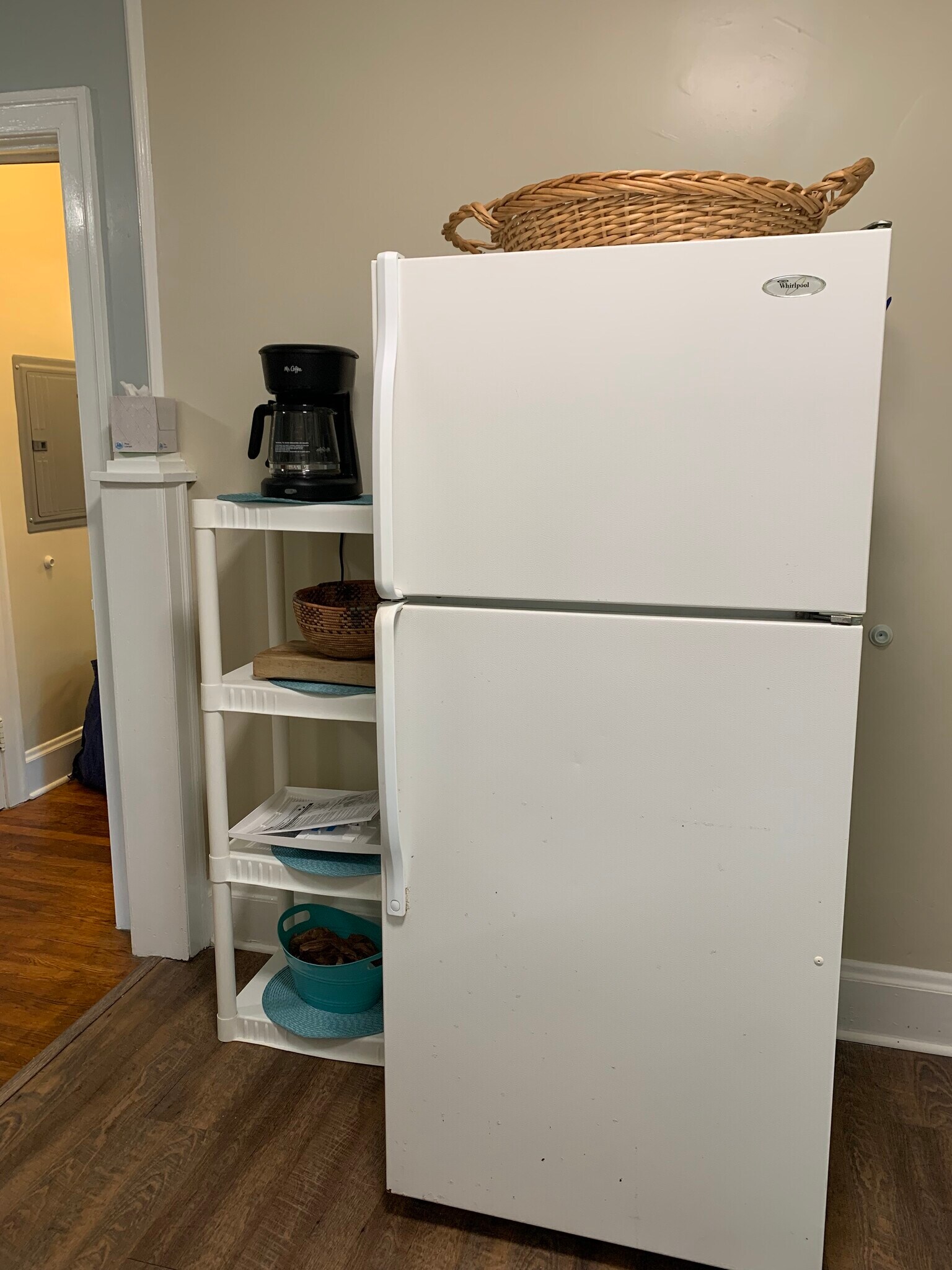 Full size refrigerator-freezer - 1409 Winburn Dr