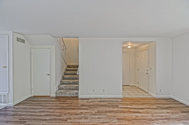 Building Photo - Bright & Airy, End-Unit 3BR2.5BA Townhouse w/ 2-Car Garage in Beautiful Gated Community w/ Pool &...