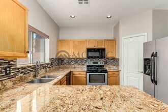 Building Photo - 2737 E La Costa Dr