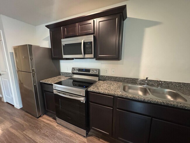 Building Photo - 306 S 23rd St