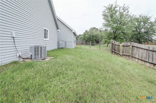 Building Photo - 1810 Mesa Oaks Cir